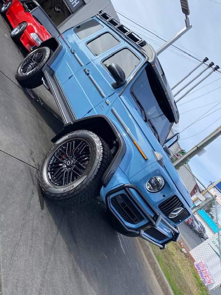 Hand-washed blue Mercedes G-Wagon after full exterior detail